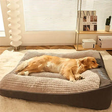 Lade das Bild in den Galerie-Viewer, Ein Golden Retriever schläft zufrieden auf einem weichen, beruhigenden Hundekissen
